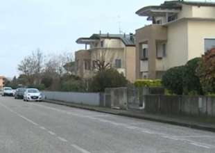 papa lancia la figlia dal balcone a cinto caomaggiore 2