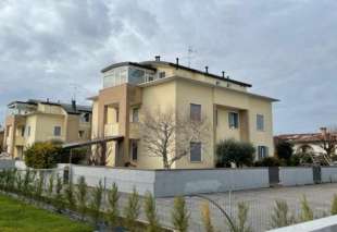 papa lancia la figlia dal balcone a cinto caomaggiore 3