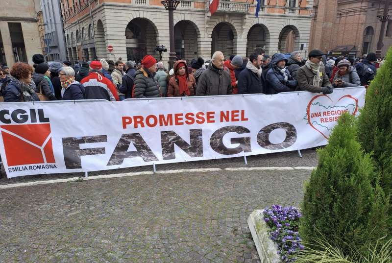 protesta contro giorgia meloni e ursula von der leyen a forli 1