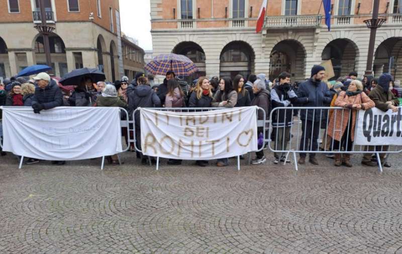 protesta contro giorgia meloni e ursula von der leyen a forli 3