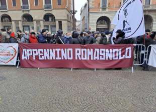 protesta contro giorgia meloni e ursula von der leyen a forli 4