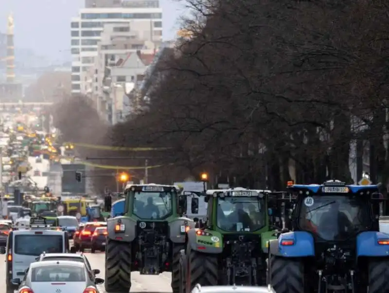 protesta degli agricoltori tedeschi a berlino 