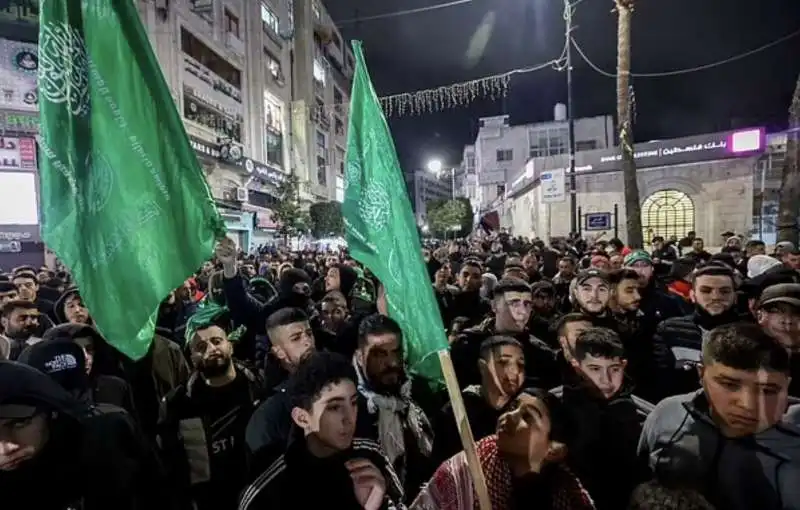 proteste a ramallah dopo l uccisione di   saleh al arouri 