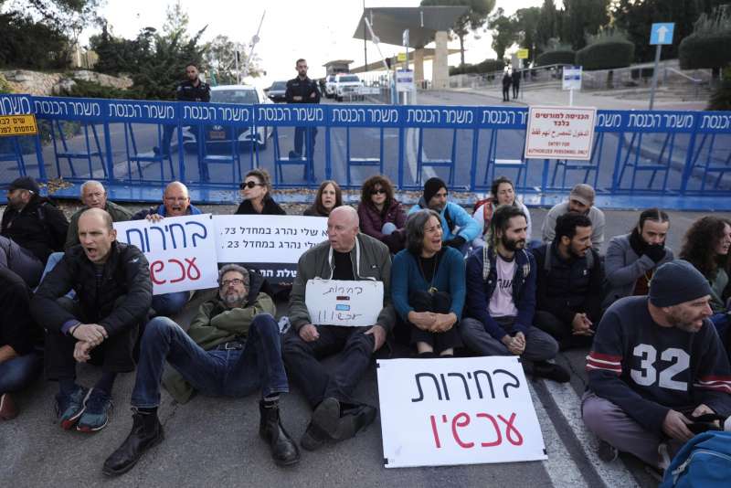 proteste contro netanyahu alla knesset di gerusalemme 1