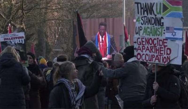 proteste fuori dal processo alla corte internazionale di giustizia sulle accuse di genocidio a israele 2