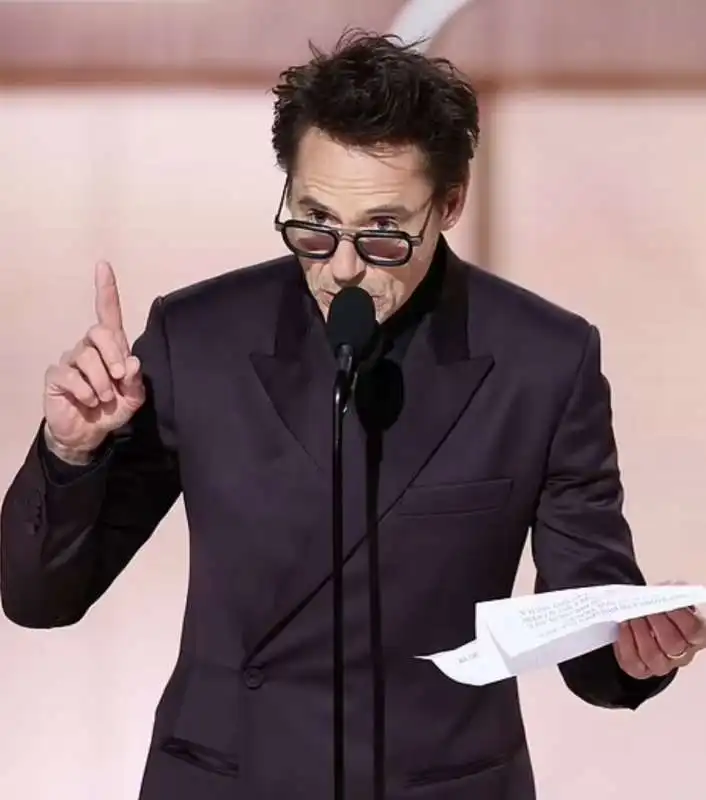 robert downey jr    golden globe 2024  