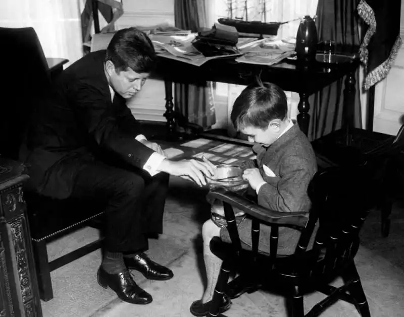 robert kennedy jr con lo zio john kennedy studio ovale