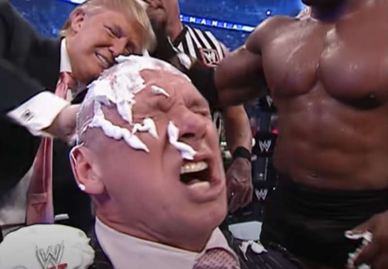 donald trump rasa i capelli di vince mcmahon a wrestlemania 23