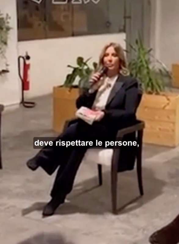 selvaggia lucarelli alla presentazione del libro di francesca fialdini 11