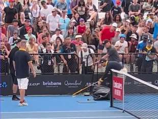 SERPENTE INVADE IL CAMPO AGLI ATP DI BRISBANE