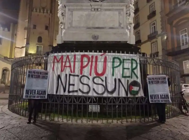 sit in pro palestina a napoli 