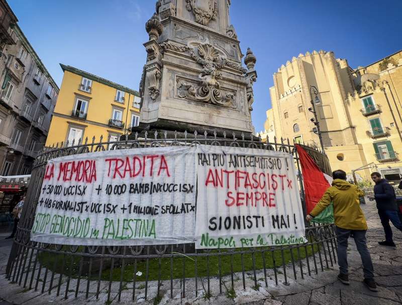 sit in pro palestina a napoli