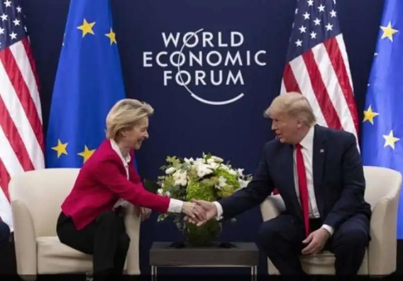 ursula von der leyen e donald trump a davos nel 2020