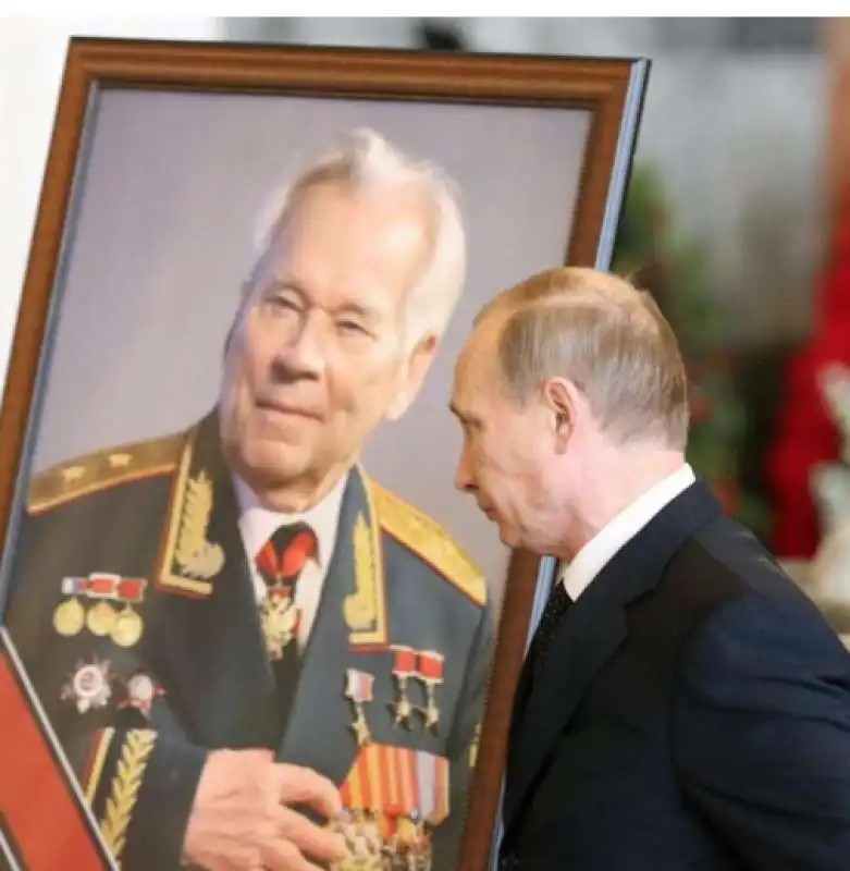 vladimir putin al funerale di michail kalashnikov 2