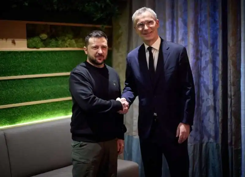 Volodymyr Zelensky e jens Stoltenberg  a Davos