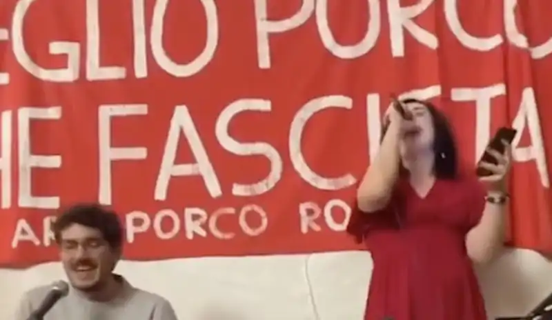 ALL ARCI DI PALERMO CANTANO MELONI E SALVINI A TESTA IN GIU - 1