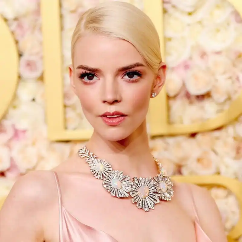 anya taylor-joy ai golden globe 