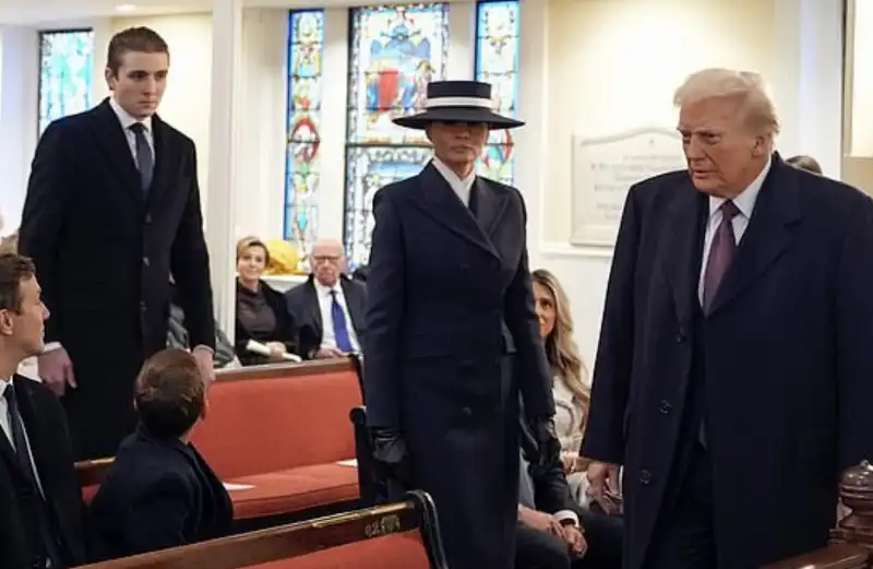 BARRON, MELANIA E DONALD TRUMP A ST JOHN PRIMA DELL INAUGURAZIONE