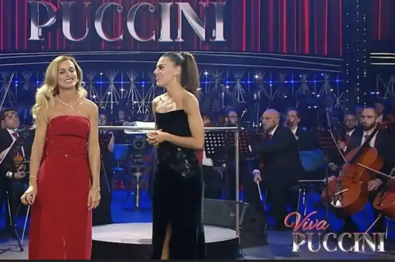 BEATRICE VENEZI E BIANCA GUACCERO - VIVA PUCCINI