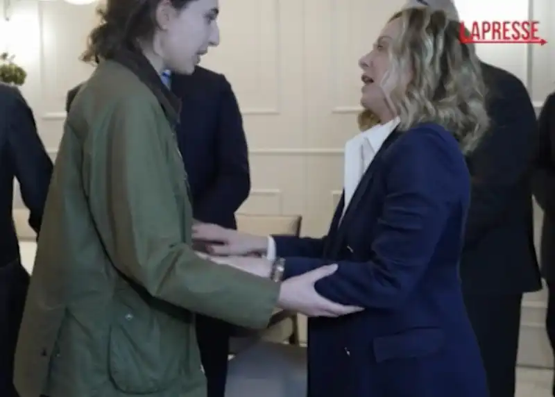 cecilia sala con giorgia meloni   a ciampino 