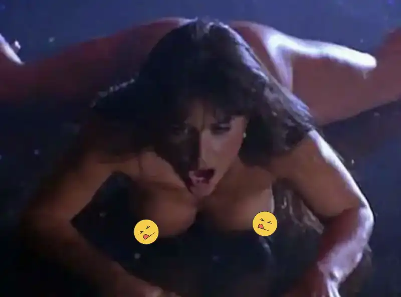 DEMI MOORE IN STRIPTEASE