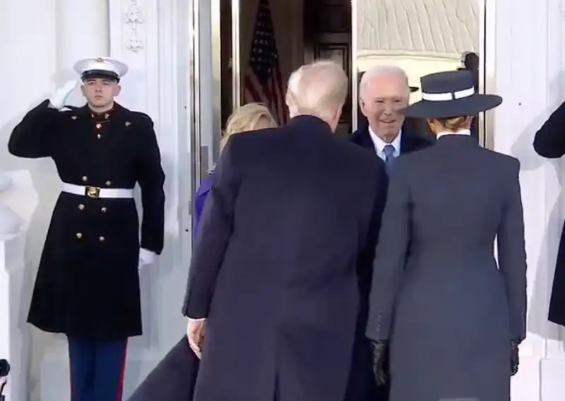 donald e melania trump accolti da joe e jill biden alla casa bianca   inauguration day    4