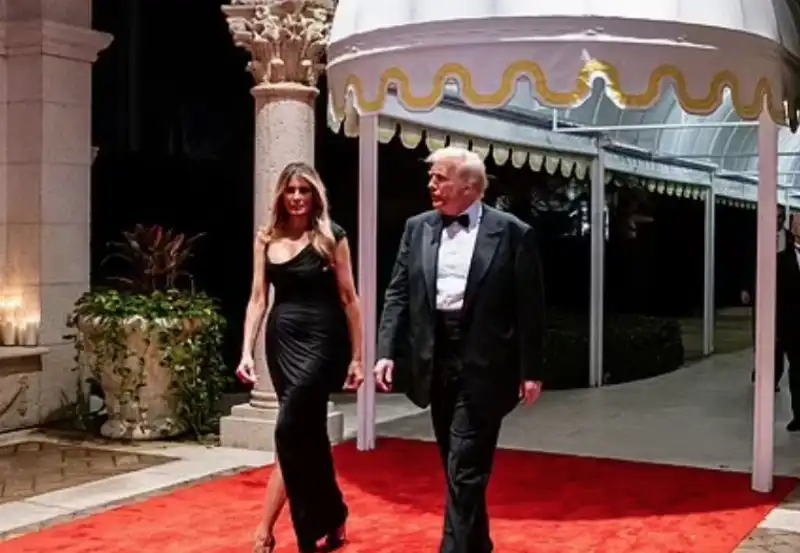 donald e melania trump al capodanno di mar a lago