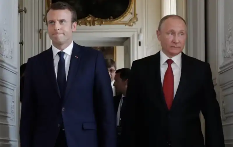 emmanuel macron vladimir putin