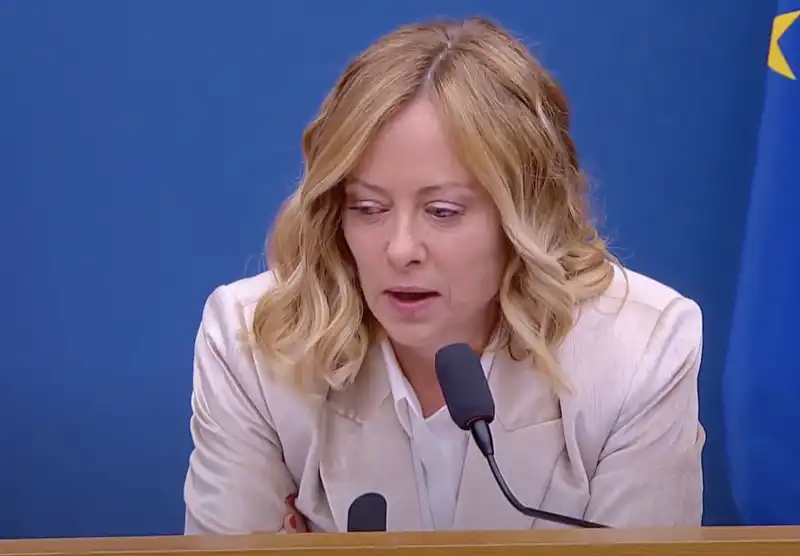 GIORGIA MELONI ALLA CONFERENZA STAMPA DI FINE ANNO (INIZIO 2025).  