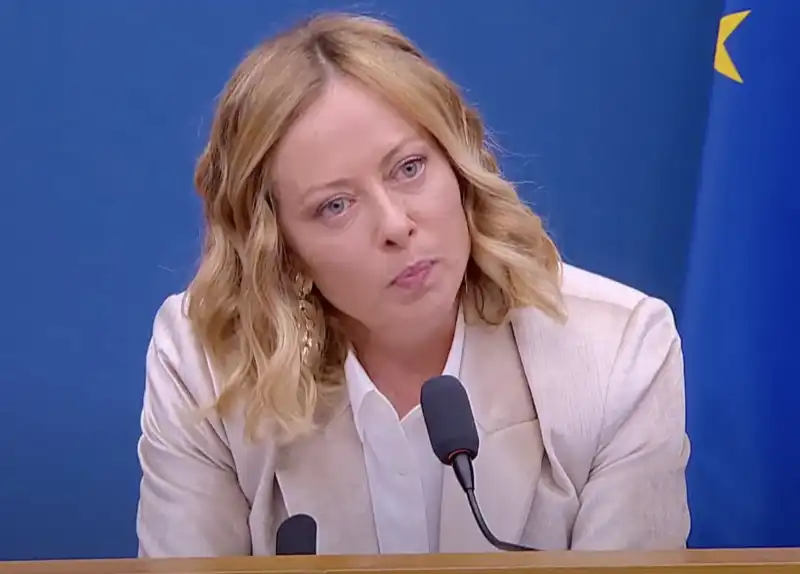 GIORGIA MELONI ALLA CONFERENZA STAMPA DI FINE ANNO (INIZIO 2025) 