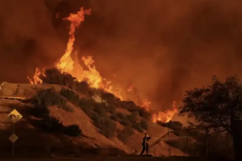 INCENDIO A BRENTWOOD - LOS ANGELES - CALIFORNIA