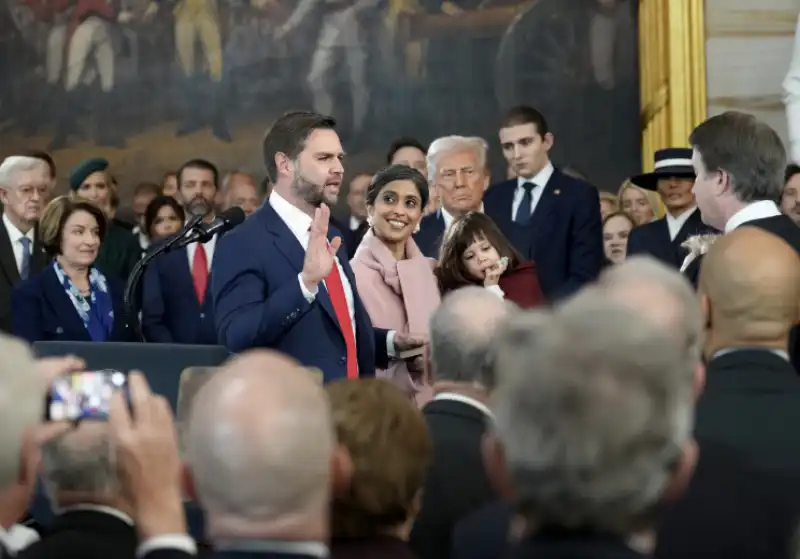 JD VANCE GIURA COME VICE-PRESIDENTE DEGLI STATI UNITI