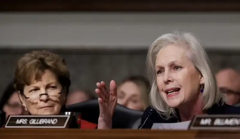 jeanne shaheen e kristen gillibrand 