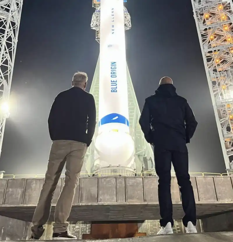 jeff bezos e il razzo New Glenn di Blue origin