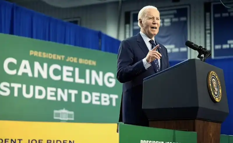 JOE BIDEN 