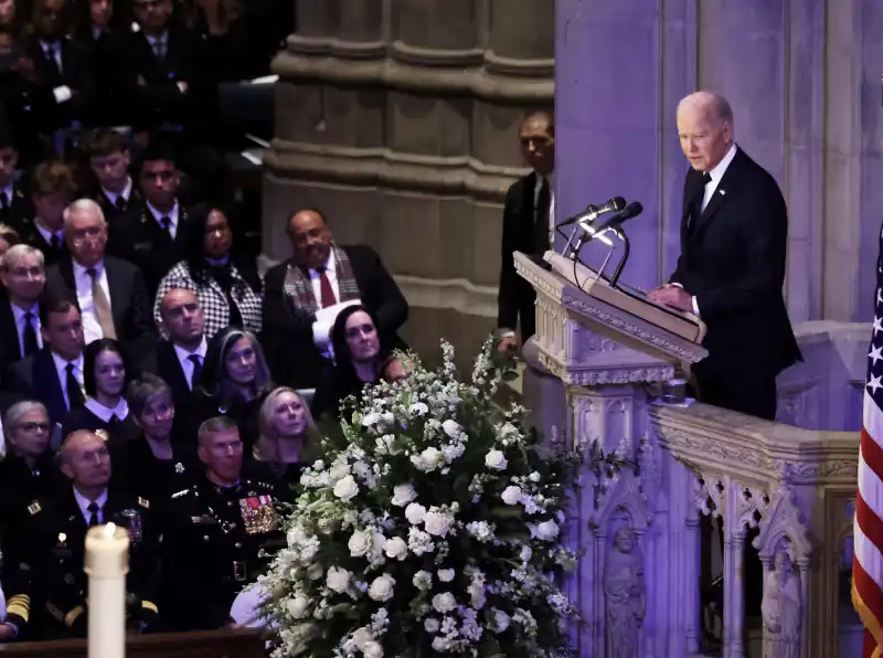 joe biden al funerale di jimmy carter