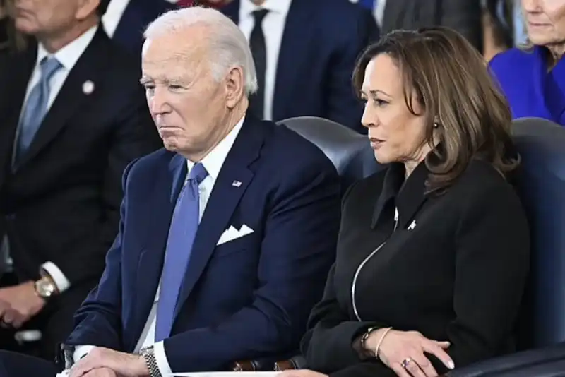 JOE BIDEN E KAMALA HARRIS DURANTE IL GIURAMENTO DI DONALD TRUMP