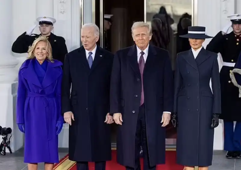 joe e jill biden accolgono donald e melania trump  alla casa bianca     inauguration day 