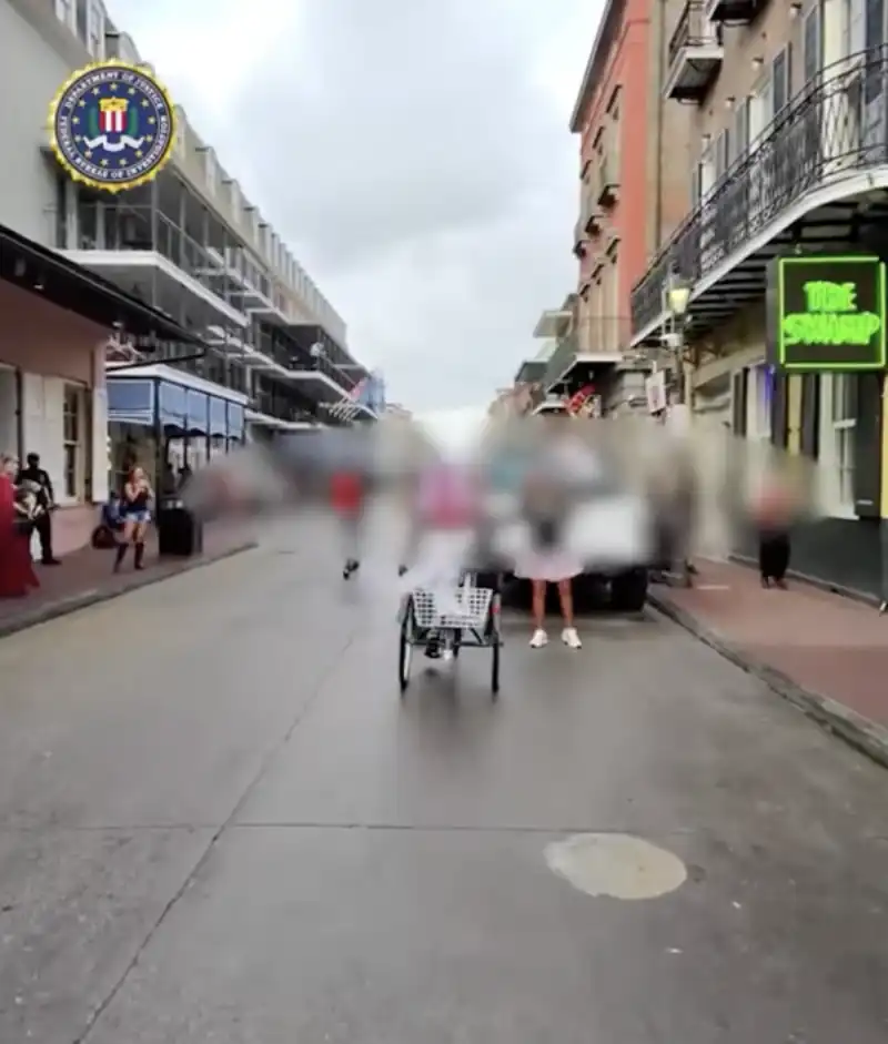 la ricognizione di shamsud jabbar con gli occhiali meta a new orleans 11