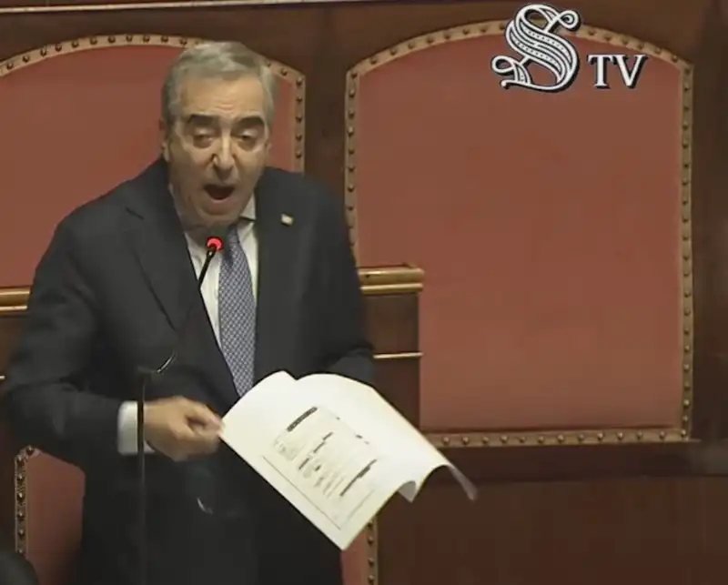 maurizio gasparri in senato   3