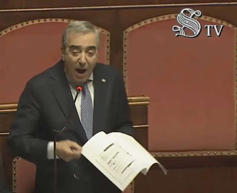 maurizio gasparri in senato   4