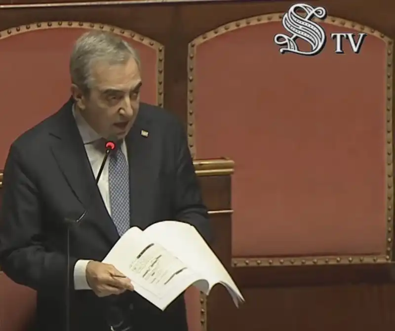 maurizio gasparri in senato   5