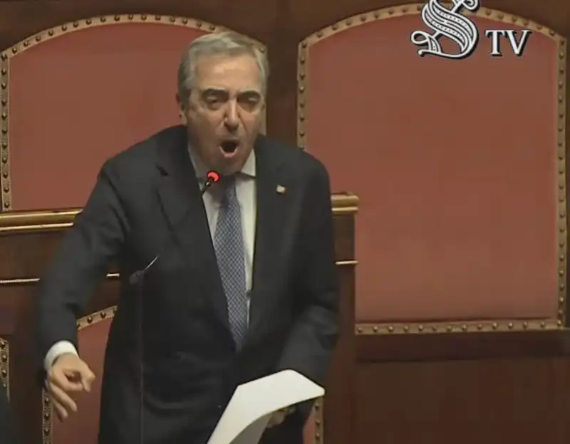 maurizio gasparri in senato   6