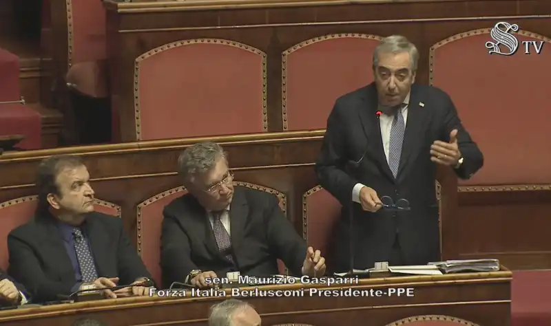 maurizio gasparri in senato   8