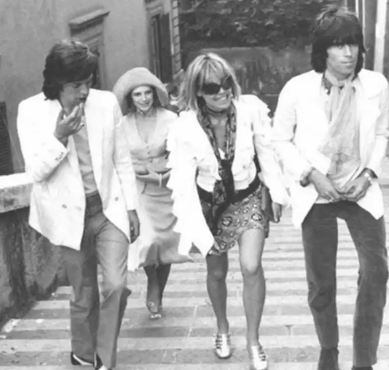 mick jagger marianne faithfull anita pallenberg e keith richards a roma 