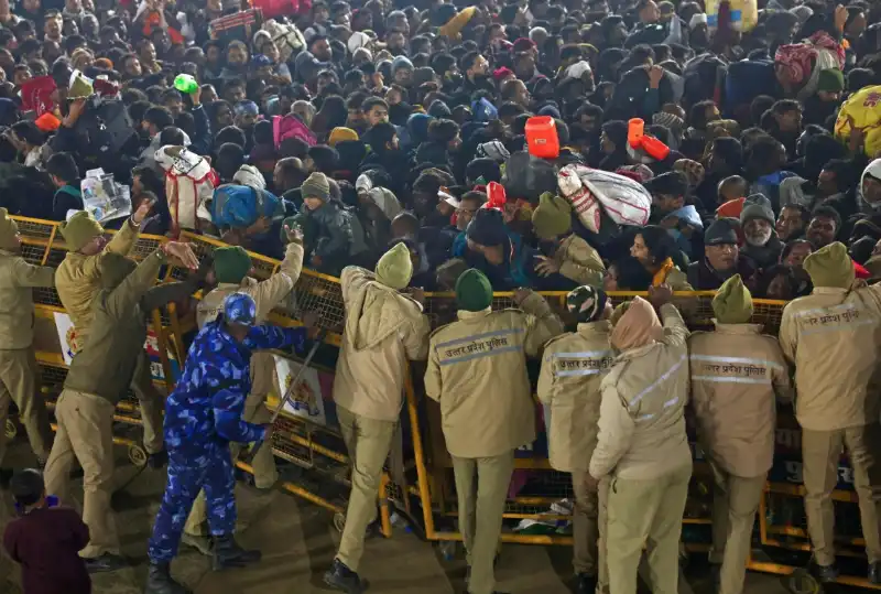 morti e feriti durante il maha kumbh mela  5