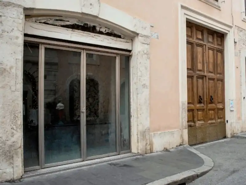 negozi chiusi in via del corso a roma 1