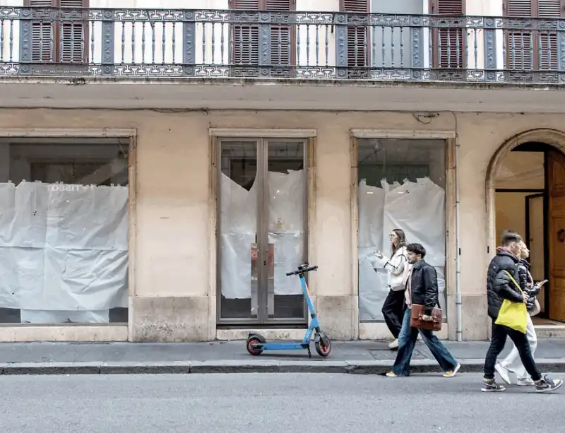 negozi chiusi in via del corso a roma 3