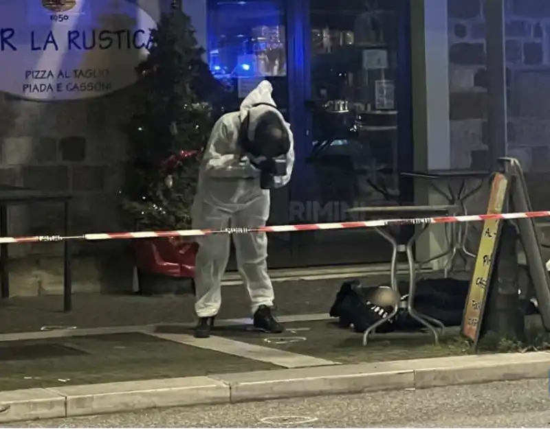 RIMINI - 23ENNE EGIZIANO ACCOLTELLA 4 PERSONE IN STRADA E SI AVVENTA CONTRO I CARABINIERI