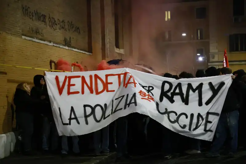 scontri alla manifestazione per ramy elgaml a roma   5